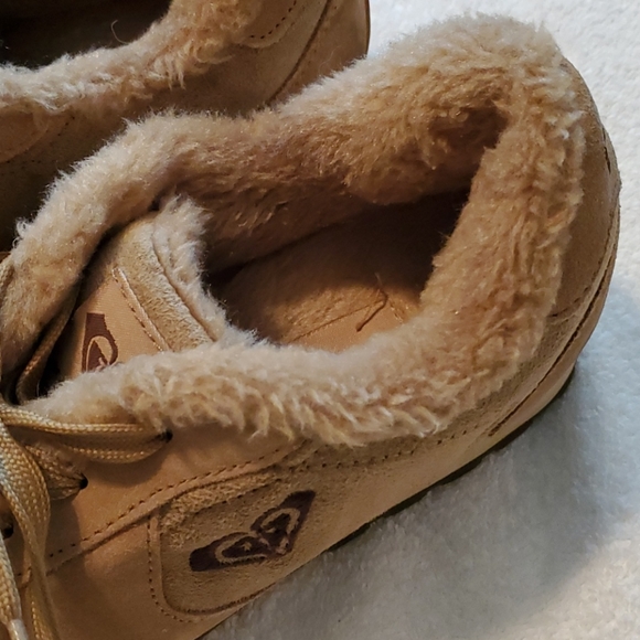 *SOLD*Roxy Shoes size 9 - Picture 2 of 10